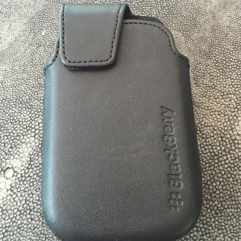 Blackberry 9900 9930 VINTAGE Black Holster Case